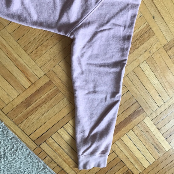 This is a sweat shirt from forever 21 - Picture 3 of 4